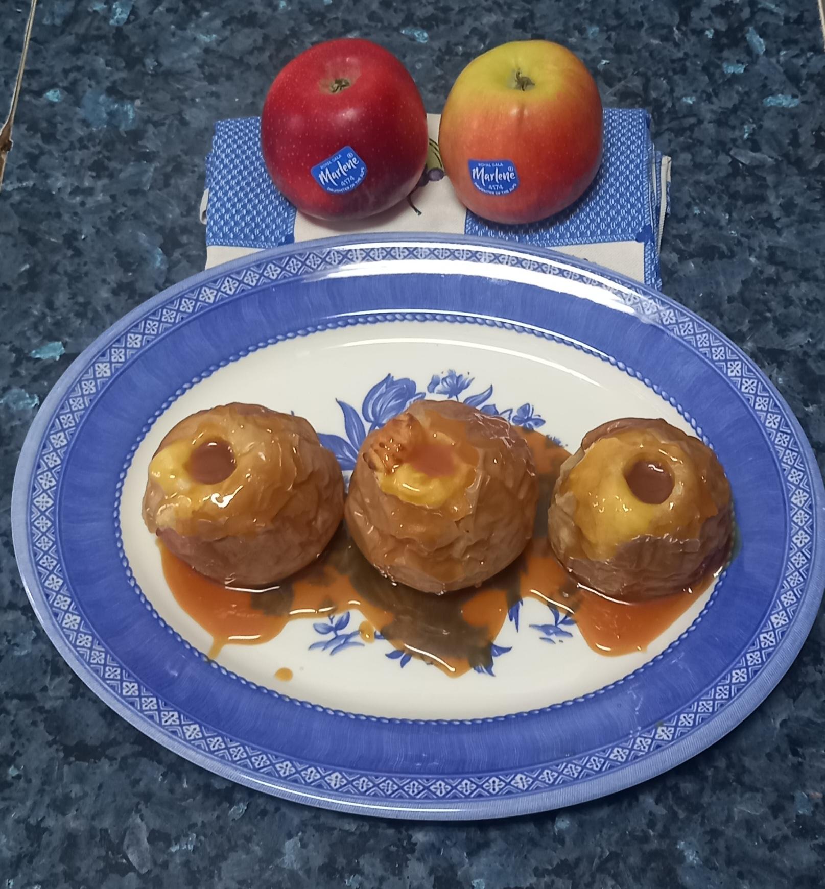 MANZANAS ASADAS AL TOQUE DE CARAMELO SALADO