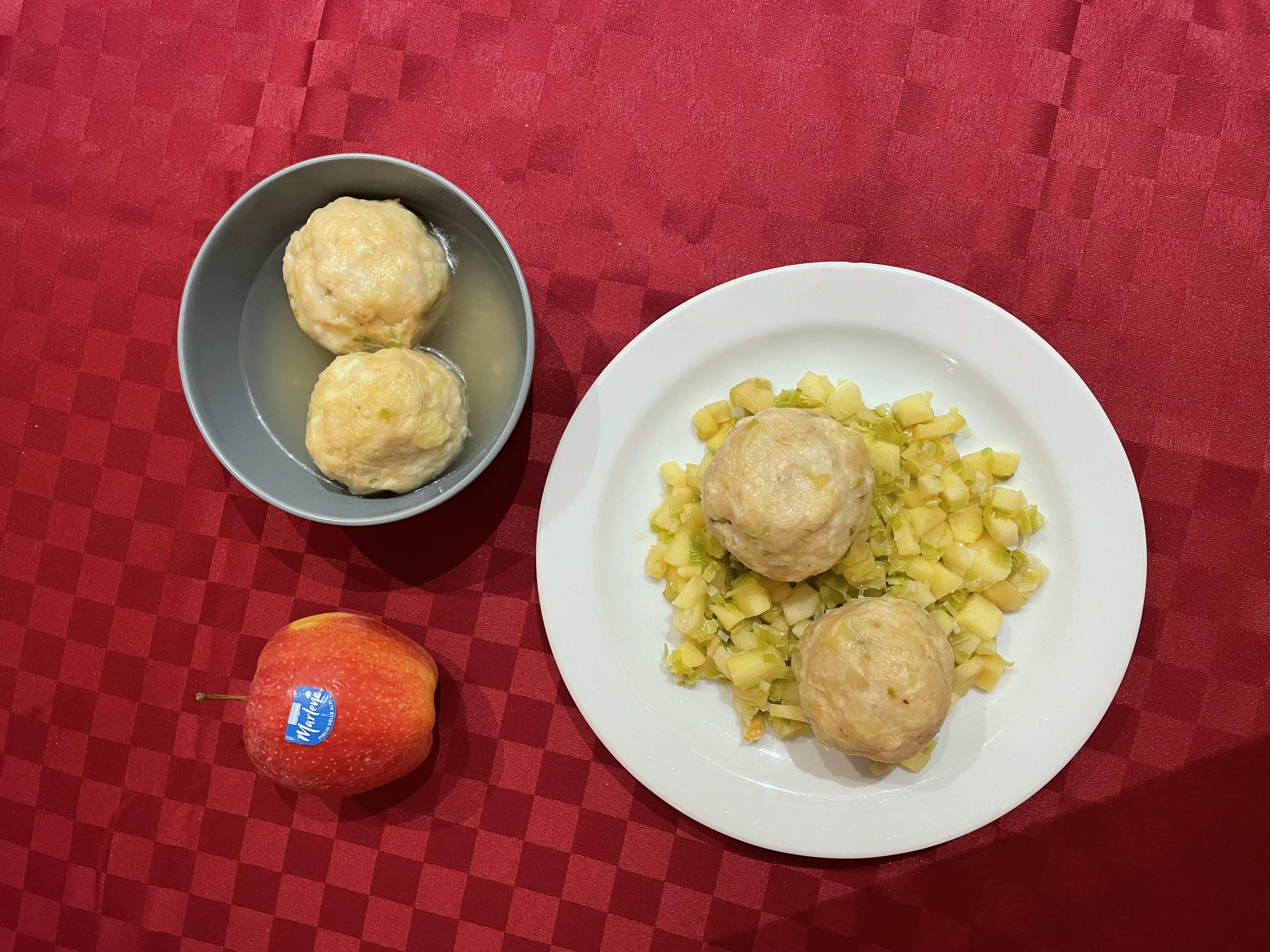 Canederli alle mele e Asiago Dop