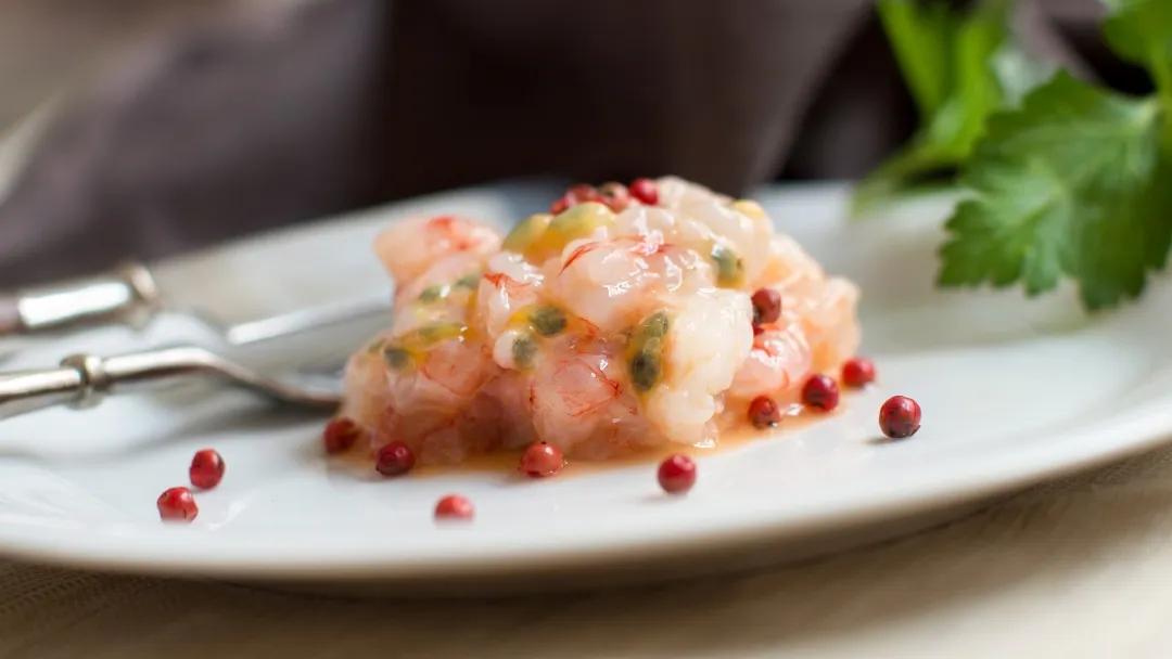 Marlene Fusion: Tartare di Mela Marlene, Gamberi Rossi e Gelato al Wasabi