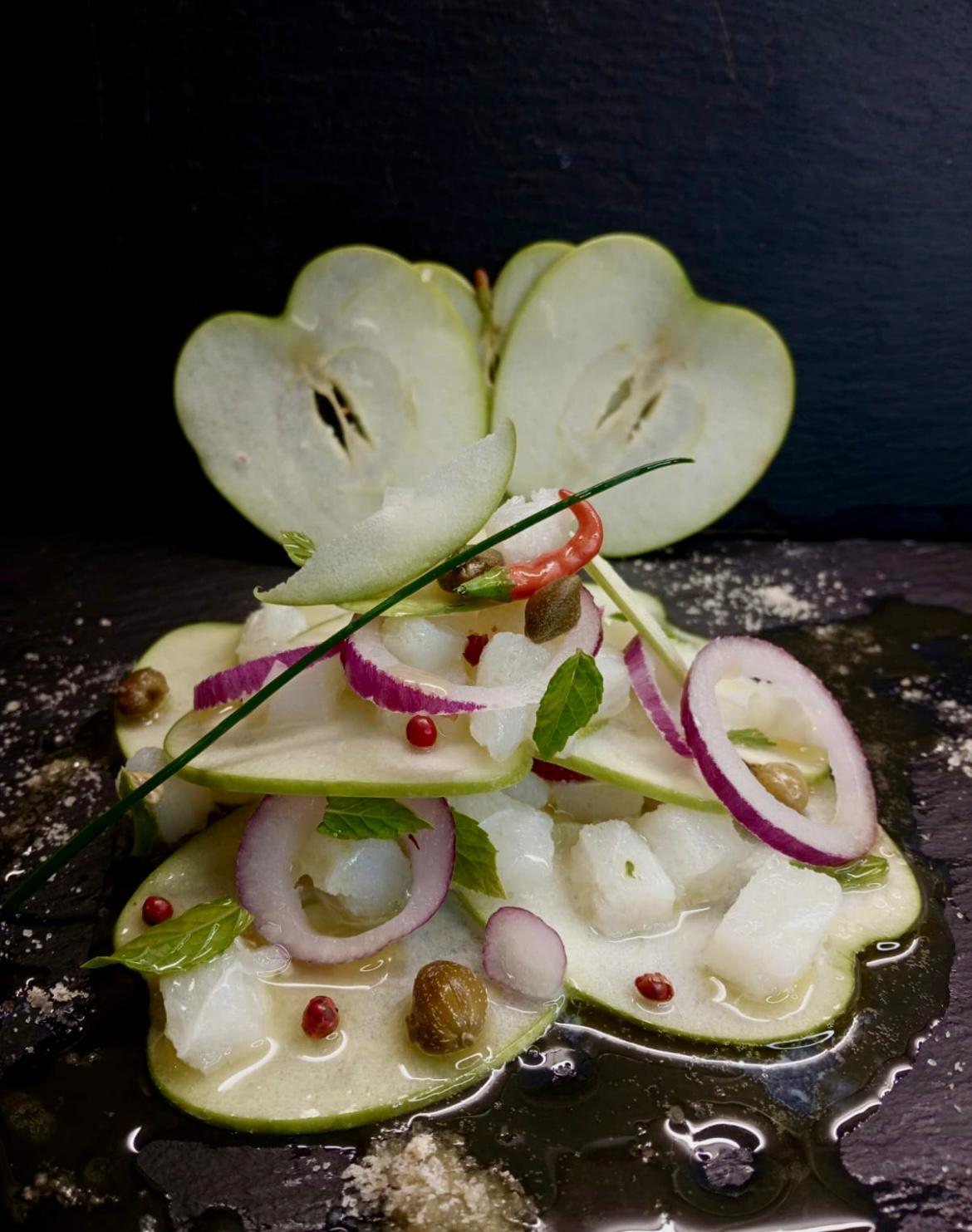 MILLE FOGLIE DI MELE GRANNY SMITH CON DADOLATA DI BACCALA AI PROFUMI DELL'ORTO