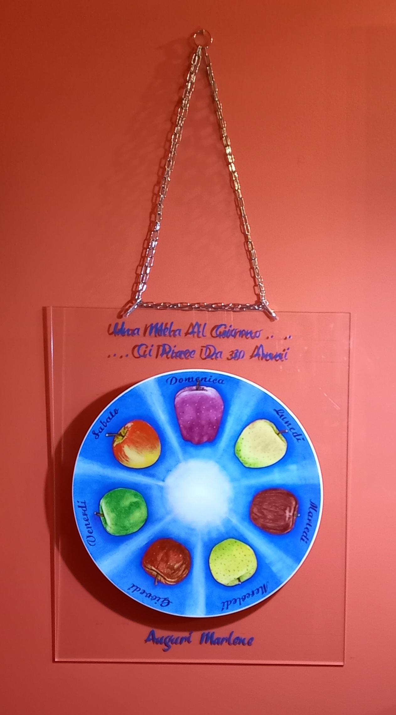 Una Mela Al Giorno... ...Ci Piace Da 30 Anni