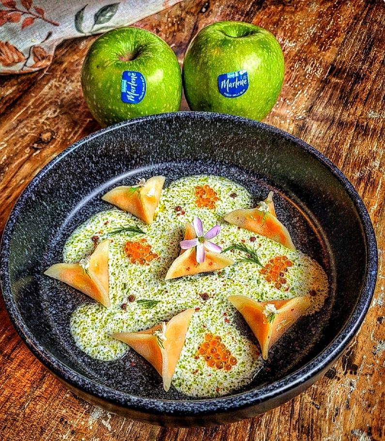 Trasparenze di mela, tartare di salmone, composta di mela,cetriolo,wasabi,salsa al kefir all'aneto