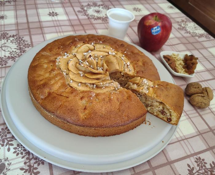 Dolce con mela Marlene e frutta secca