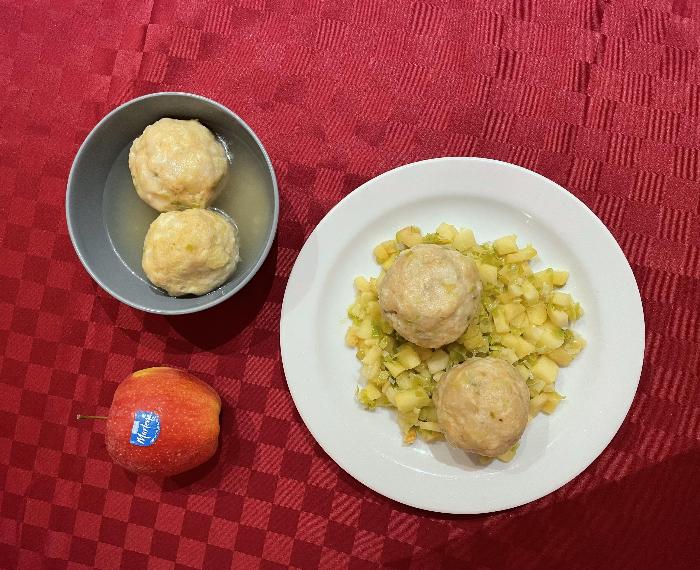 Canederli alle mele e Asiago Dop