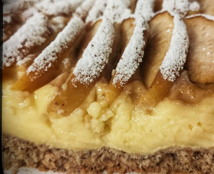Torta di mele Royal Galae crema pasticcera, con frolla al grano saraceno e nocciola tonda di Giffoni
