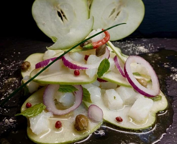 MILLE FOGLIE DI MELE GRANNY SMITH CON DADOLATA DI BACCALA AI PROFUMI DELL'ORTO