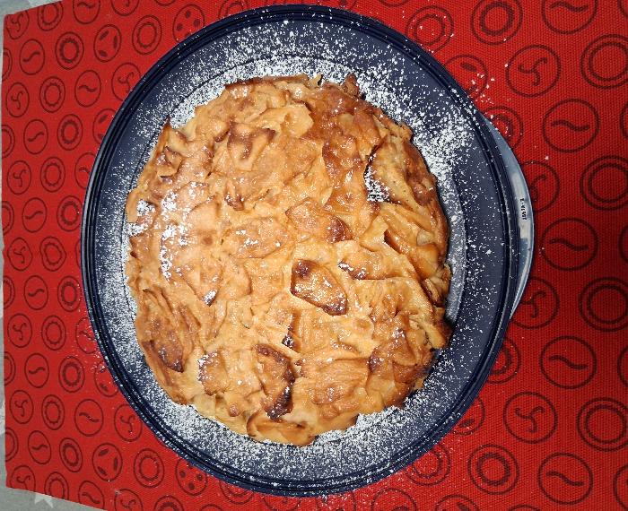 Torta di mele cremosa.