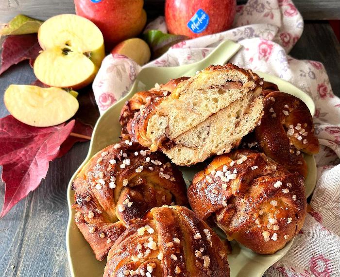 Kanelbullar alle mele con noci e miele