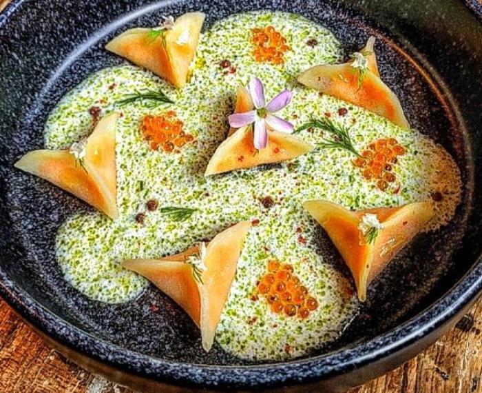 Trasparenze di mela, tartare di salmone, composta di mela,cetriolo,wasabi,salsa al kefir all'aneto